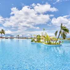 Pool with never-ending views